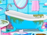 Беременная Эльза убирает в ванной